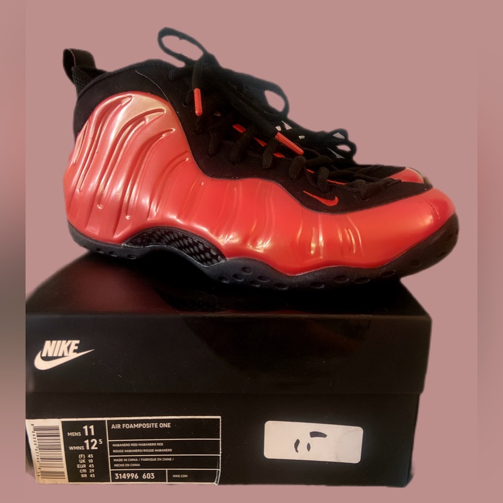 Nike Air Foamposite One Habanero Red Men’s sz 11/ Women’s sz 12.5 NEW